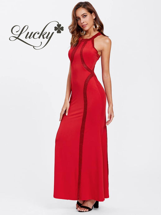 Vestido rojo al cuerpo con detalles