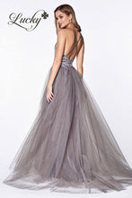 Cargar imagen en el visor de la galería, Vestido gris con tul y detalles en top color plata