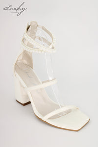 Sandalia venecia blanca alta con perlas