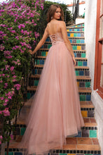 Cargar imagen en el visor de la galería, Vestido rosa con encaje al cuerpo