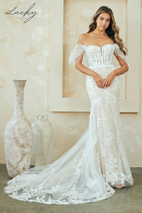 Vestido blanco con encaje y cola