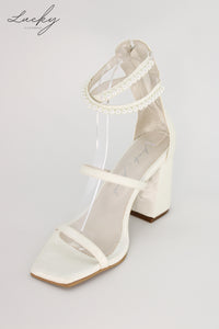 Sandalia venecia blanca alta con perlas
