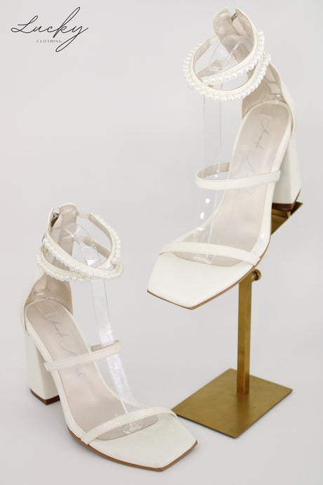Sandalia venecia blanca alta con perlas