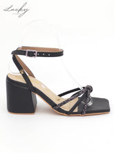 Cargar imagen en el visor de la galería, Sandalia negra con piedras