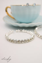Cargar imagen en el visor de la galería, Set de collar, brazalete y arete plateado