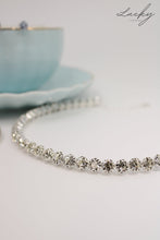 Cargar imagen en el visor de la galería, Set de collar, brazalete y arete plateado