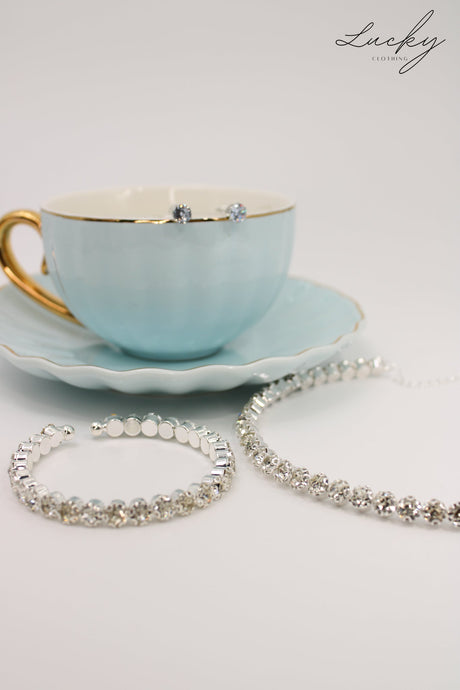 Set de collar, brazalete y arete plateado