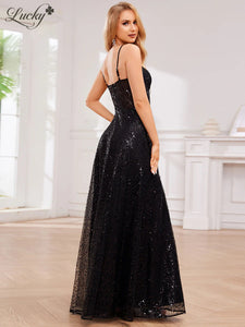 Vestido negro de lentejuelas con transparencias