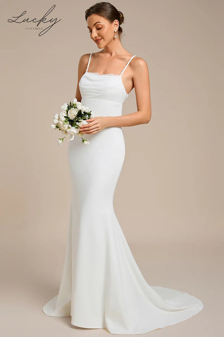 Vestido blanco sencillo al cuerpo