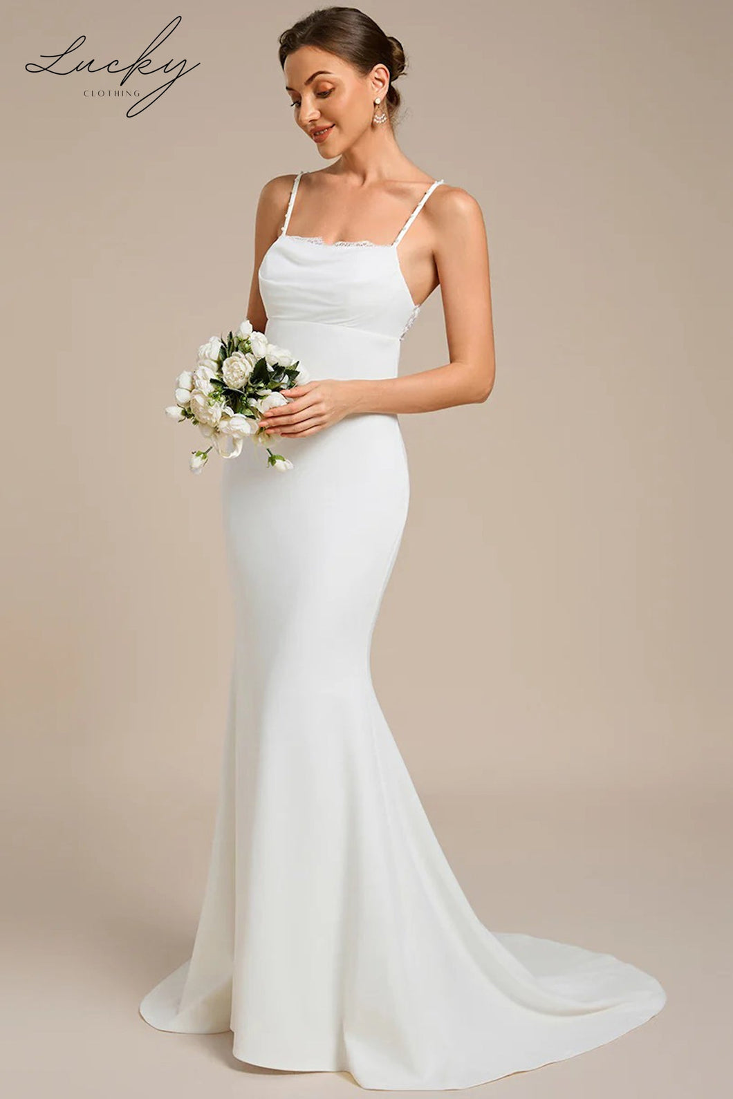Vestido blanco sencillo al cuerpo
