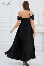 Cargar imagen en el visor de la galería, Vestido negro plus al cuerpo