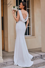 Cargar imagen en el visor de la galería, Vestido blanco con perlas en espalda