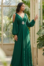 Cargar imagen en el visor de la galería, Vestido verde manga larga con accesorio