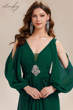 Cargar imagen en el visor de la galería, Vestido verde manga larga con accesorio