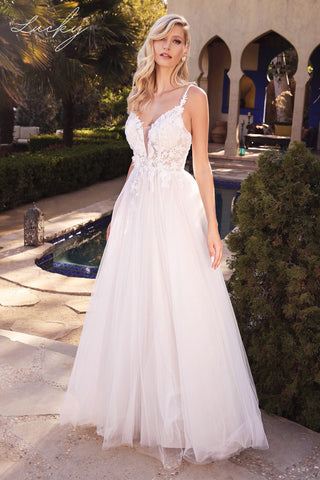 Vestido blanco con encaje y hojas