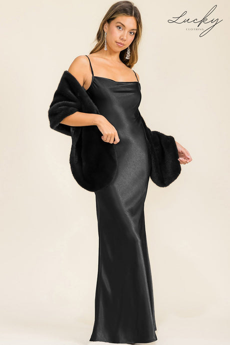 Vestido negro con estola
