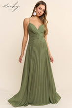 Cargar imagen en el visor de la galería, Vestido verde oliva plisado