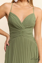 Cargar imagen en el visor de la galería, Vestido verde oliva plisado