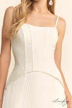 Cargar imagen en el visor de la galería, Vestido crema plisado