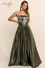 Cargar imagen en el visor de la galería, Vestido verde oliva plisado satin