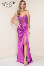 Cargar imagen en el visor de la galería, Vestido magenta con lentejuelas en top