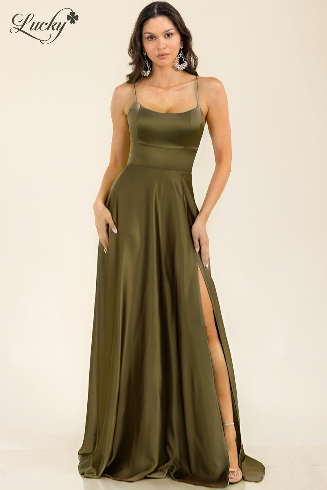 Vestido verde oliva de satin con tirantes