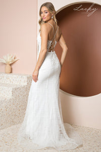 Vestido blanco al cuerpo con brillos