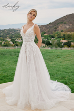 Cargar imagen en el visor de la galería, Vestido blanco con encaje y cola