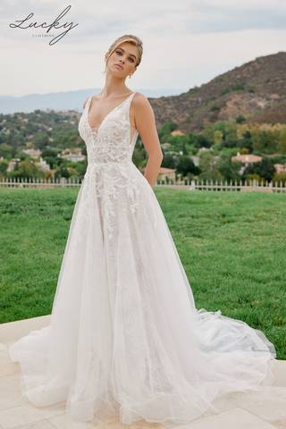 Vestido blanco con encaje y cola