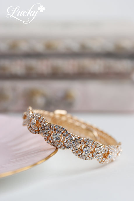 Brazalete dorado de ondas con abertura