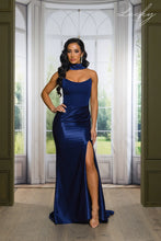Cargar imagen en el visor de la galería, Vestido azul navy al cuerpo