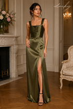 Cargar imagen en el visor de la galería, Vestido verde oliva de satin