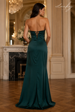 Cargar imagen en el visor de la galería, Vestido verde al cuerpo