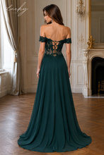 Cargar imagen en el visor de la galería, Vestido verde sin hombros con encaje