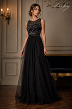 Cargar imagen en el visor de la galería, Vestido negro con diseno plata en top