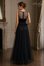 Cargar imagen en el visor de la galería, Vestido negro con diseno plata en top