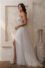 Cargar imagen en el visor de la galería, Vestido blanco con piedras y tirantes