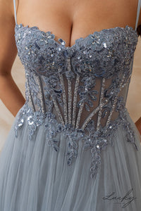 Vestido dusty blue con piedras y tirantes