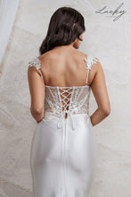 Cargar imagen en el visor de la galería, Vestido blanco al cuerpo con encaje