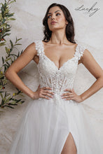 Cargar imagen en el visor de la galería, Vestido blanco con encaje y brillos