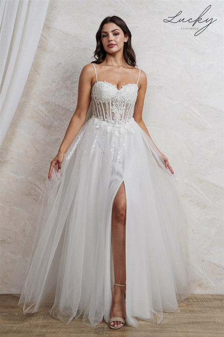 Vestido blanco con piedras y encaje