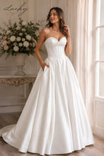 Cargar imagen en el visor de la galería, Vestido blanco strapless con perlas