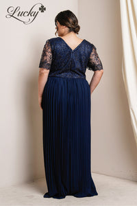 Vestido azul navy plisado con mangas plus
