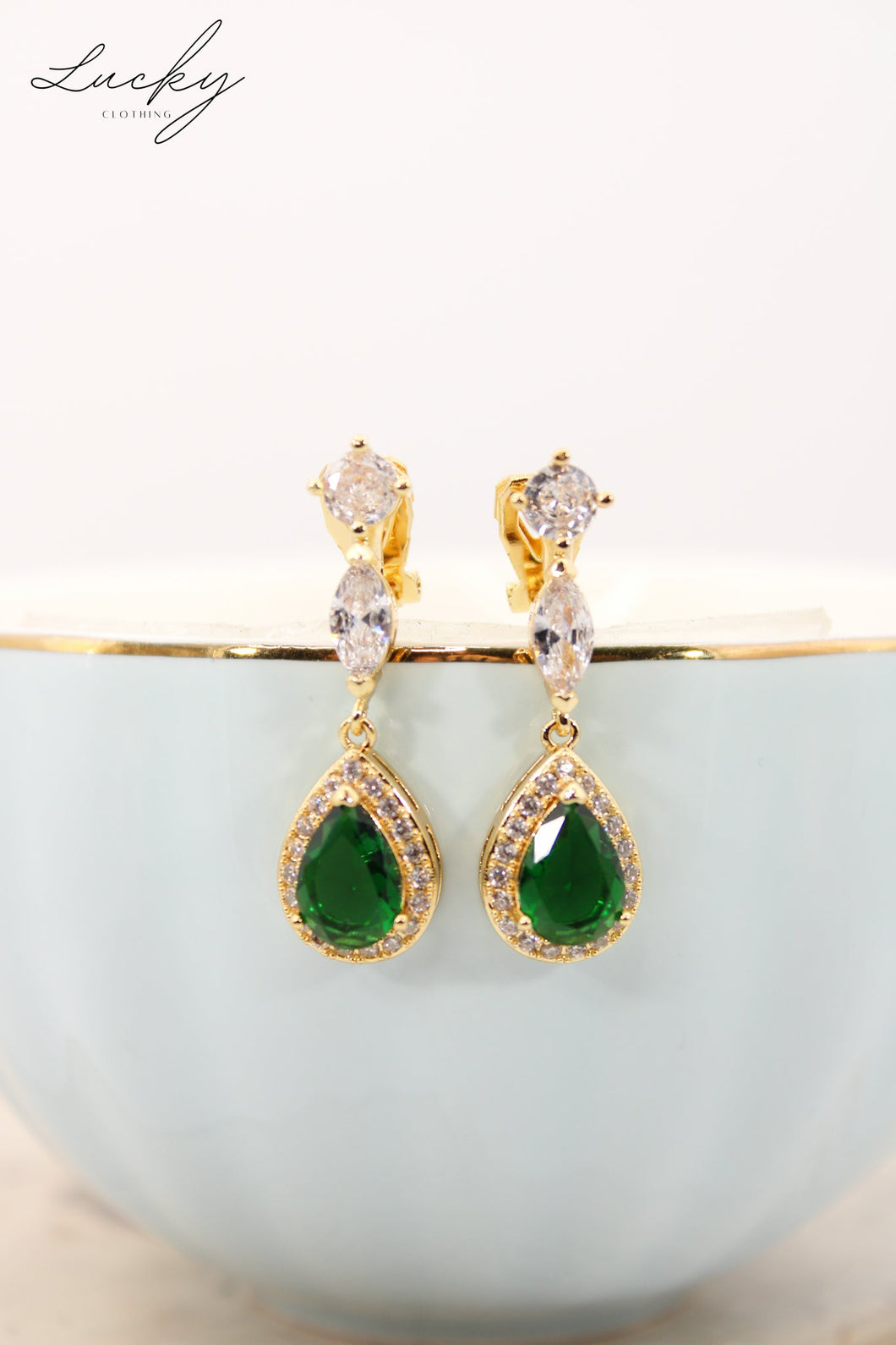 Arete dorado y verde de clip