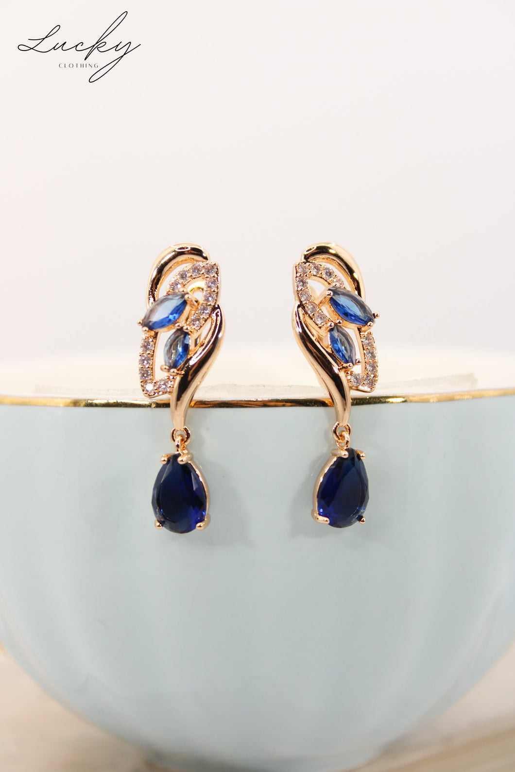 Arete dorado y azul