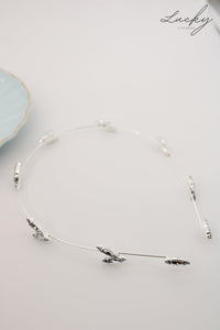 Diadema plateada