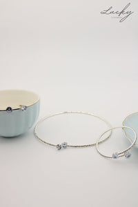 Set plateado de aretes collar y brazalete