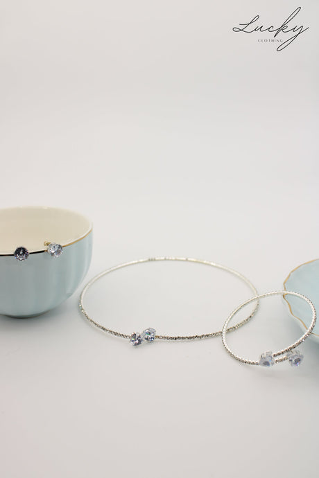 Set plateado de aretes collar y brazalete