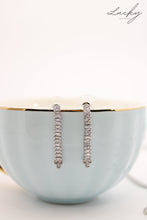 Cargar imagen en el visor de la galería, Set plateado de aretes, collar, brazalete y anillo