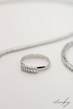 Cargar imagen en el visor de la galería, Set plateado de aretes, collar, brazalete y anillo